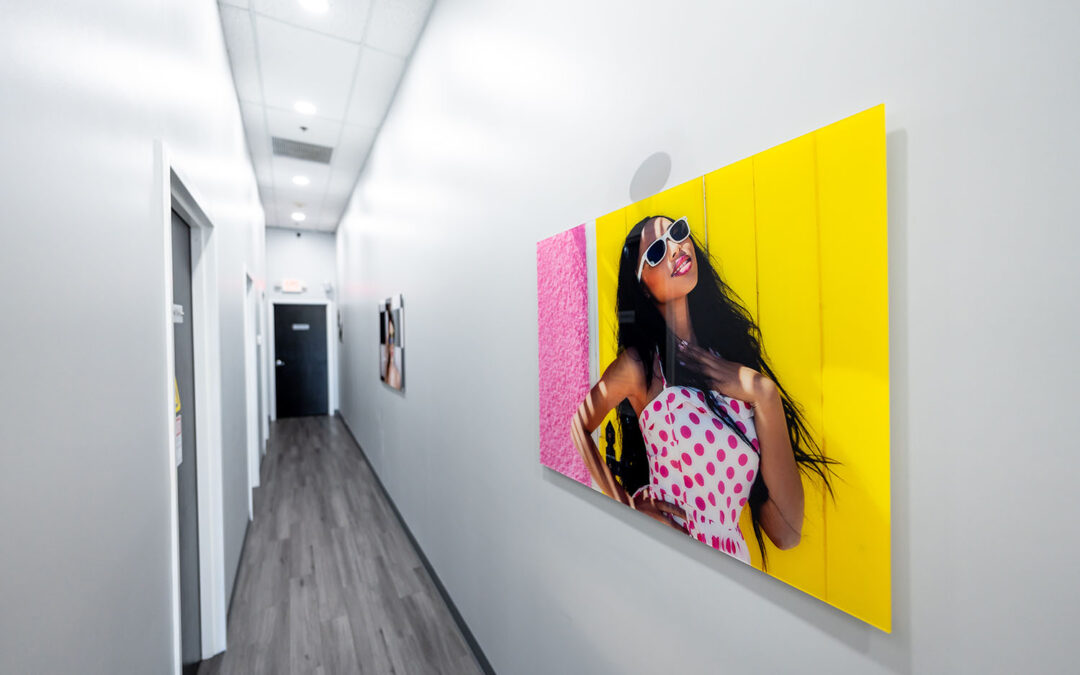 13-uniq-laser-hallway-with-picture-on-the-wall-1080x675